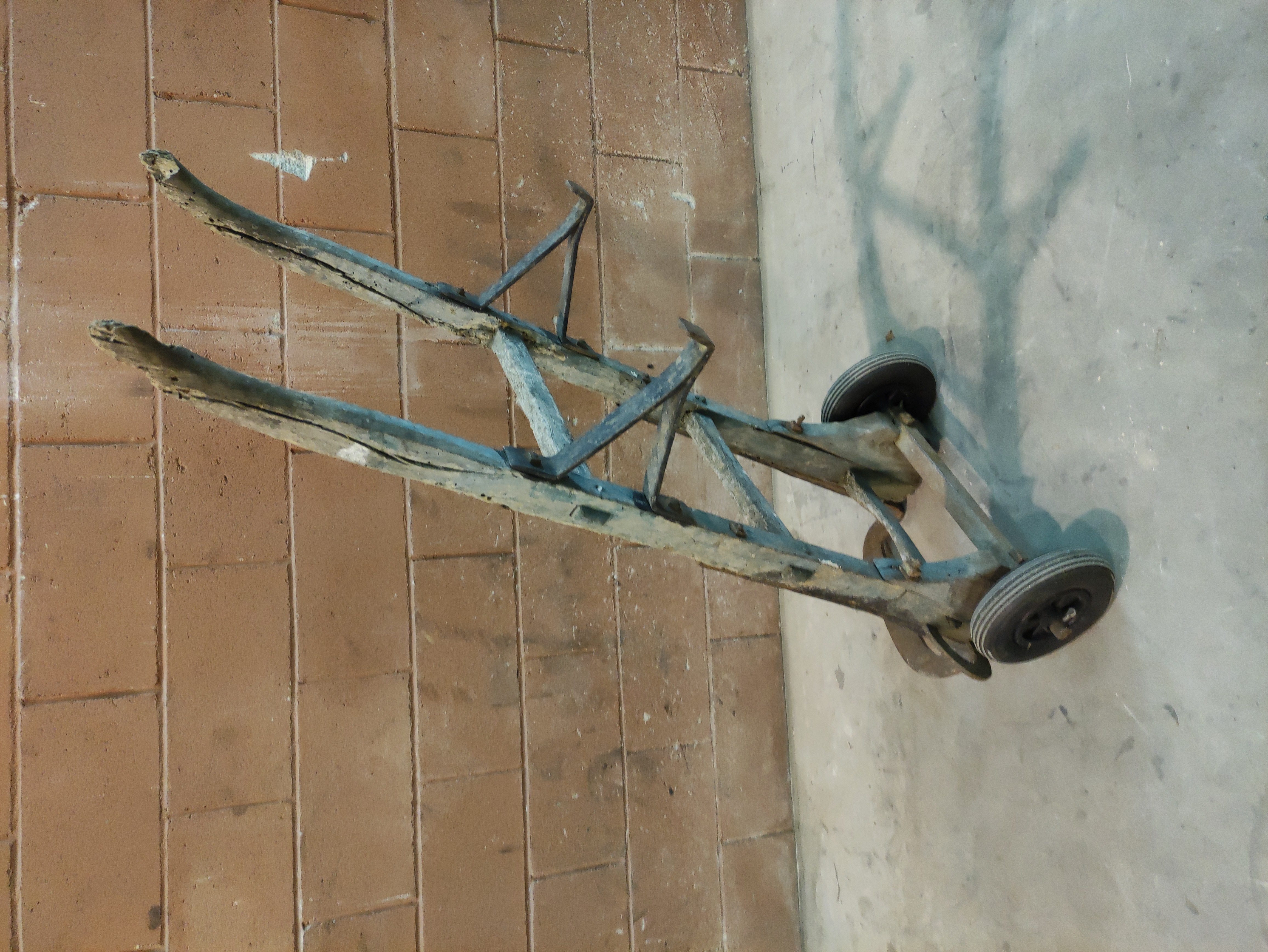 carretilla almacen metal madera 177x48x37 1u